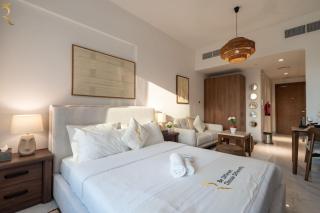 Stylish Studio with Balcony - Masdar City Retreat - 9