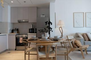 Stylish 1BR Retreat - Water's Edge B9 Yas Island - 8