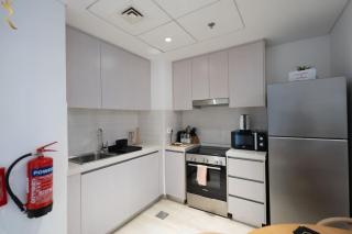 Stylish 1BR Retreat - Water's Edge B9 Yas Island - 7