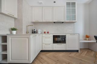 Luxury Apartments with Balconies and Air-Conditioning by Renters Prestige - 9