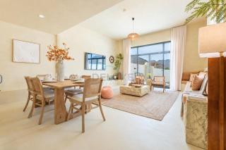Escape to a Boho-Style 3BR Villa with Assistant Room, Private Pool, Pergola, and Breathtaking Mountain Views, Al Dana Island, Fujairah by Deluxe Holiday Homes - 7