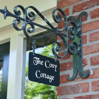 The Cosy Cottage - Comfort Sauna & Hot Tub in Private Garden - 5