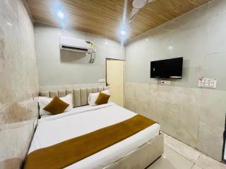 Hotel Comfy Point - Sec 44 Noida - 9