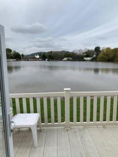 23 Lakeside – Lakeside Escape Sleeps 6 - 8