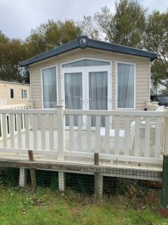 23 Lakeside – Lakeside Escape Sleeps 6 - 6