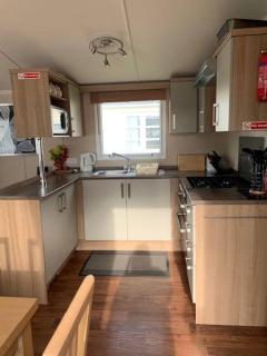 23 Lakeside – Lakeside Escape Sleeps 6 - 3
