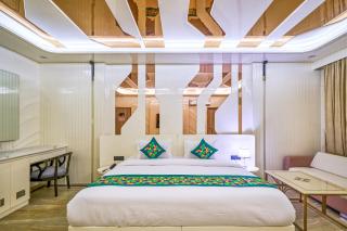 Treebo Premium Royal Gold Palace - 1