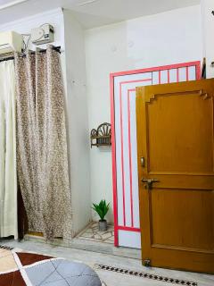 Cozy 2BHK 1st Floor Fully Furnished - 4
