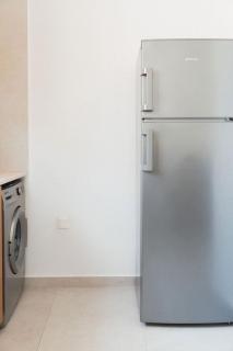 Modern 2-Bed Apartment Steps to Sea & Marina - Pafos - 3