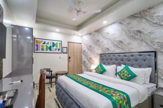 Treebo Premium Royal Gold Palace - 1