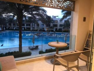 Mangroovy Serene Poolside Escape Cozy 2BR Condo wz games - 3