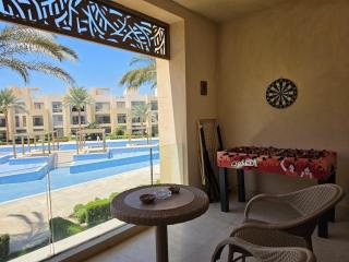Mangroovy Serene Poolside Escape Cozy 2BR Condo wz games - 4