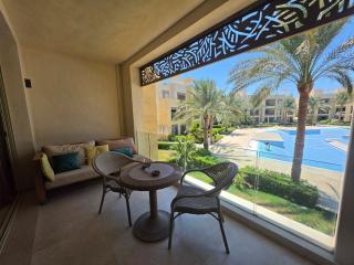 Mangroovy Serene Poolside Escape Cozy 2BR Condo wz games - 2