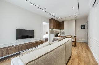 Metropolitan Living 1BR Balcony Apartment by PikHost - 8