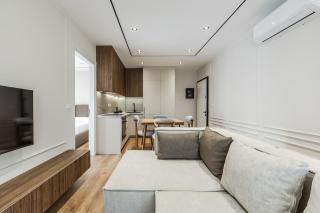 Metropolitan Living 1BR Balcony Apartment by PikHost - 3