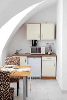 Historic Flat & Private Courtyard - 8