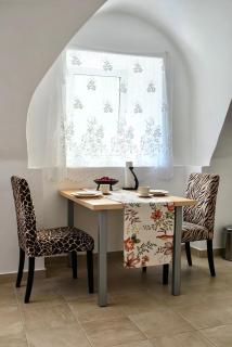 Historic Flat & Private Courtyard - 7