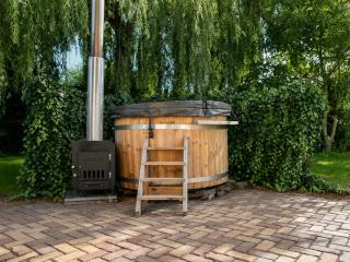 Villa Vera - Comfort, Space, Sauna & Hot Tub in Private Garden - 3