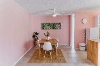 Sleeps 5 Heart of Surfers Paradise - 3