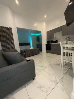 Alexander's luxury rooms all en-suite, spa bath - 0