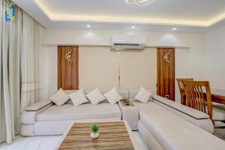 Serene & Spacey 2BDR Apt 5 Min To Airport - 1