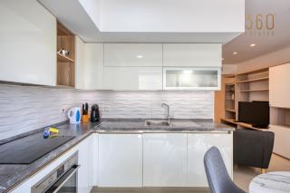 Stylish 2 Bedroom Apartment with Balcony Steps to Sliema Seafront - 1