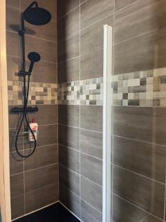 Chambre double avec salle de bain privé - 1