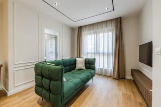 Metropolitan Living 1BR City Apartment by PikHost - 9