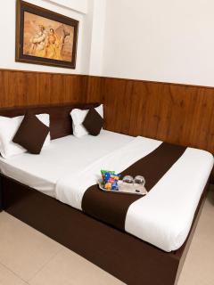 Shri Sai Guest House - Opp Azadpur Main Mandi I Couple Friendly I Metro Access - 1