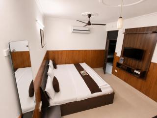 Shri Sai Guest House - Opp Azadpur Main Mandi I Couple Friendly I Metro Access - 5