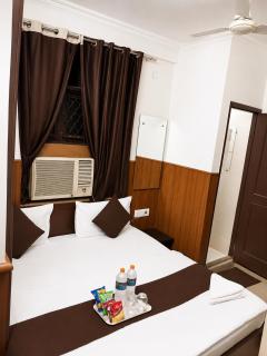 Shri Sai Guest House - Opp Azadpur Main Mandi I Couple Friendly I Metro Access - 1