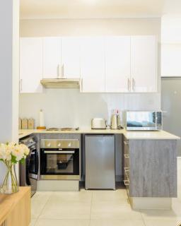 Urban Sage - Modern Luxury Studio in Gaborone with WiFi Free Parking and Pool - 5