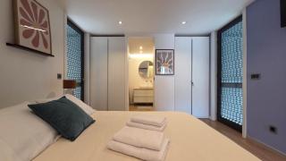 The Jolie - A Retreat in the City in an Entire House - 6