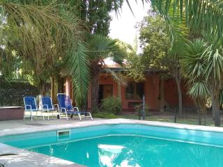 De Barro y Caña - Casa quinta con gran parque y piscina en zona privilegiada - 0