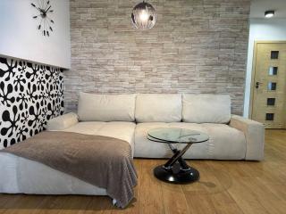 Metro Targówek Spacious Apartment with Parking by Noclegi Renters - 9