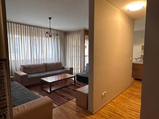 Large 3-Bedroom Stay in Prishtina - 0