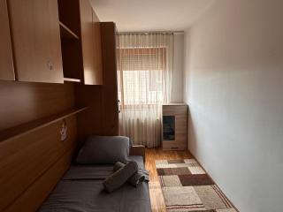 Large 3-Bedroom Stay in Prishtina - 7