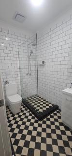 Stylish Mansions spacious CBD Heritage Apartment - Adelaide - 5
