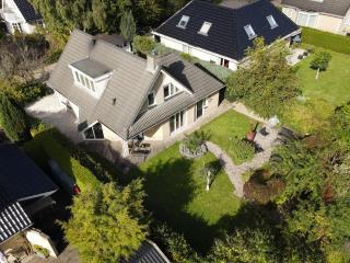 The Poplar Place - Spacious Comfort, Hot Tub in Private Garden - 0