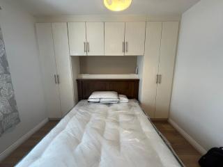 Spacious Family-Friendly 2-Bedroom Apartment with Free Parking - 6