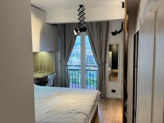 Stylish, modern skyline view central apartment - 6