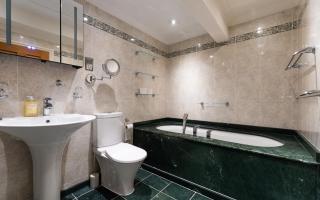 A Spacious Stay in the Heart of the City - 8
