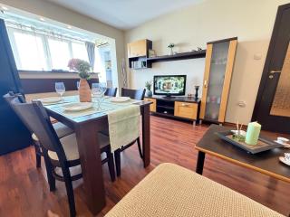 Porto cozy 1BDR near Airport and Metro w WiFi - 0