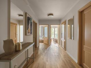 Eudora - 3BR Apartment for 8 - Old Town - 1