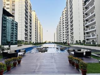 Romantic Sky Studio with Pool by The Nook - 4
