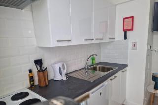 Quiet 1Br Retreat- Fast Internet- Walk-In Shower - 1
