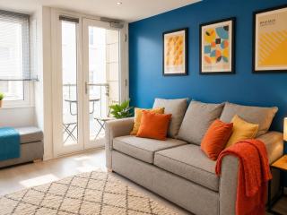 Panoramic York Views, Lift, Family Stays - One with Balcony - 2