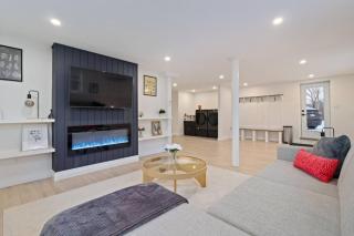 Cozy Bedford Cottage 1 Min to Greenfoot Energy Ctr - 1