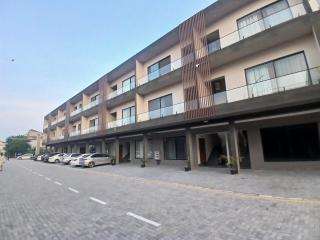 The Canal Crown 2 Bedroom Apartment With Free Parking - 3