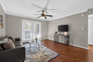 Cozy Kingsgate 1BR Retreat - 5